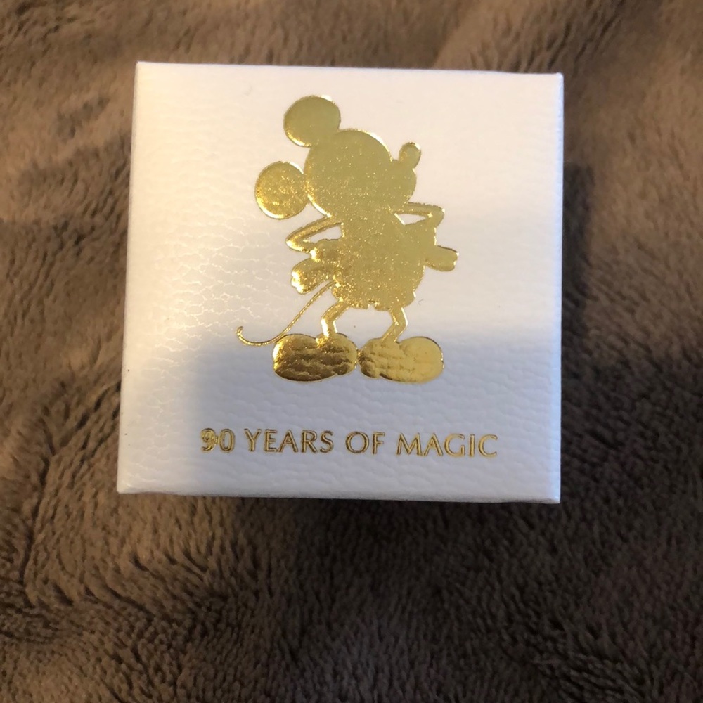 Pandora limited edition Mickey PRICE IS FIRM!!! - Picture 1 of 4